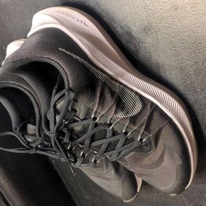 Women's Nike Winflo Zoom 8, size 9, like new, black and white